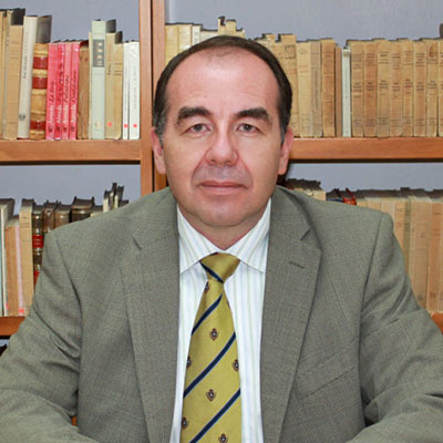 Dr. Roberto Arias de la Mora
